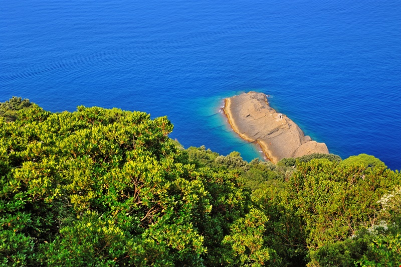 Il sentiero per Punta Chiappa